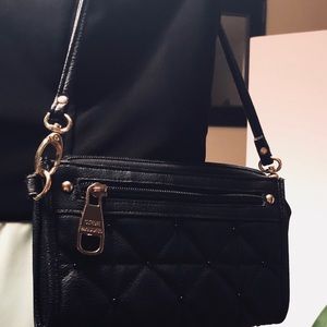 Steve Madden wristlet in great condition!